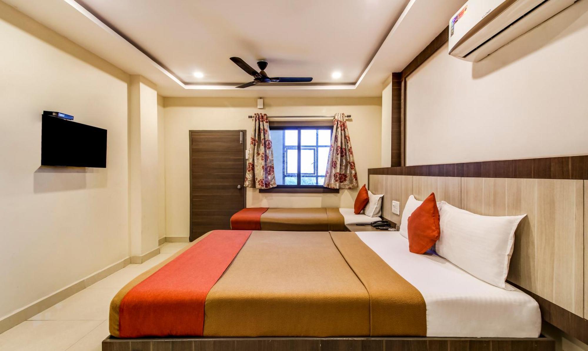 Hotel Neem Tree Hyderabad Airport Шамшабад Экстерьер фото