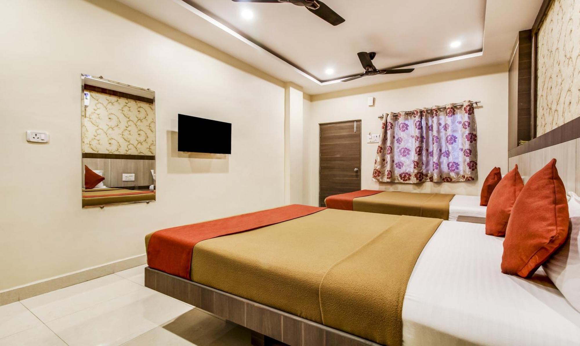 Hotel Neem Tree Hyderabad Airport Шамшабад Экстерьер фото