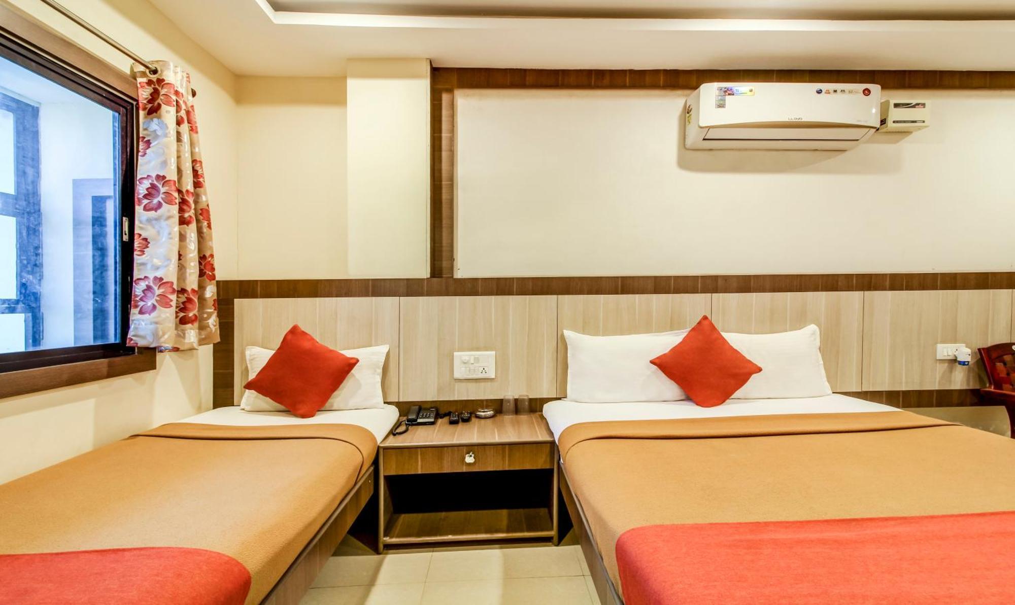 Hotel Neem Tree Hyderabad Airport Шамшабад Экстерьер фото