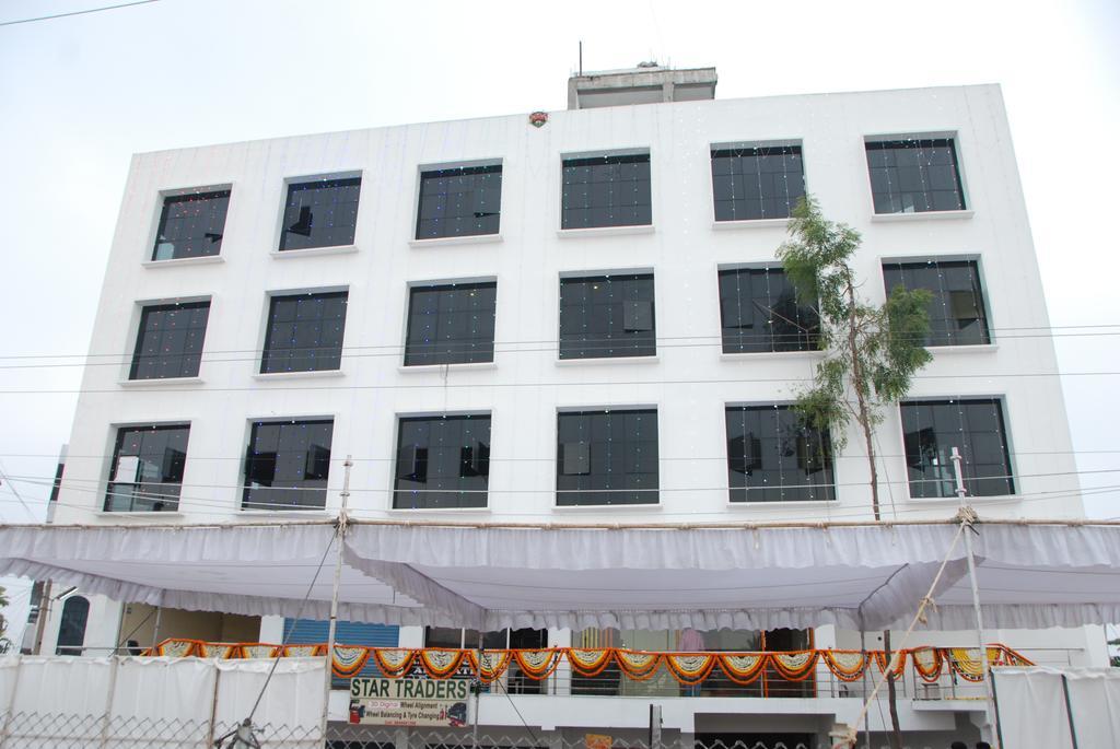Hotel Neem Tree Hyderabad Airport Шамшабад Экстерьер фото