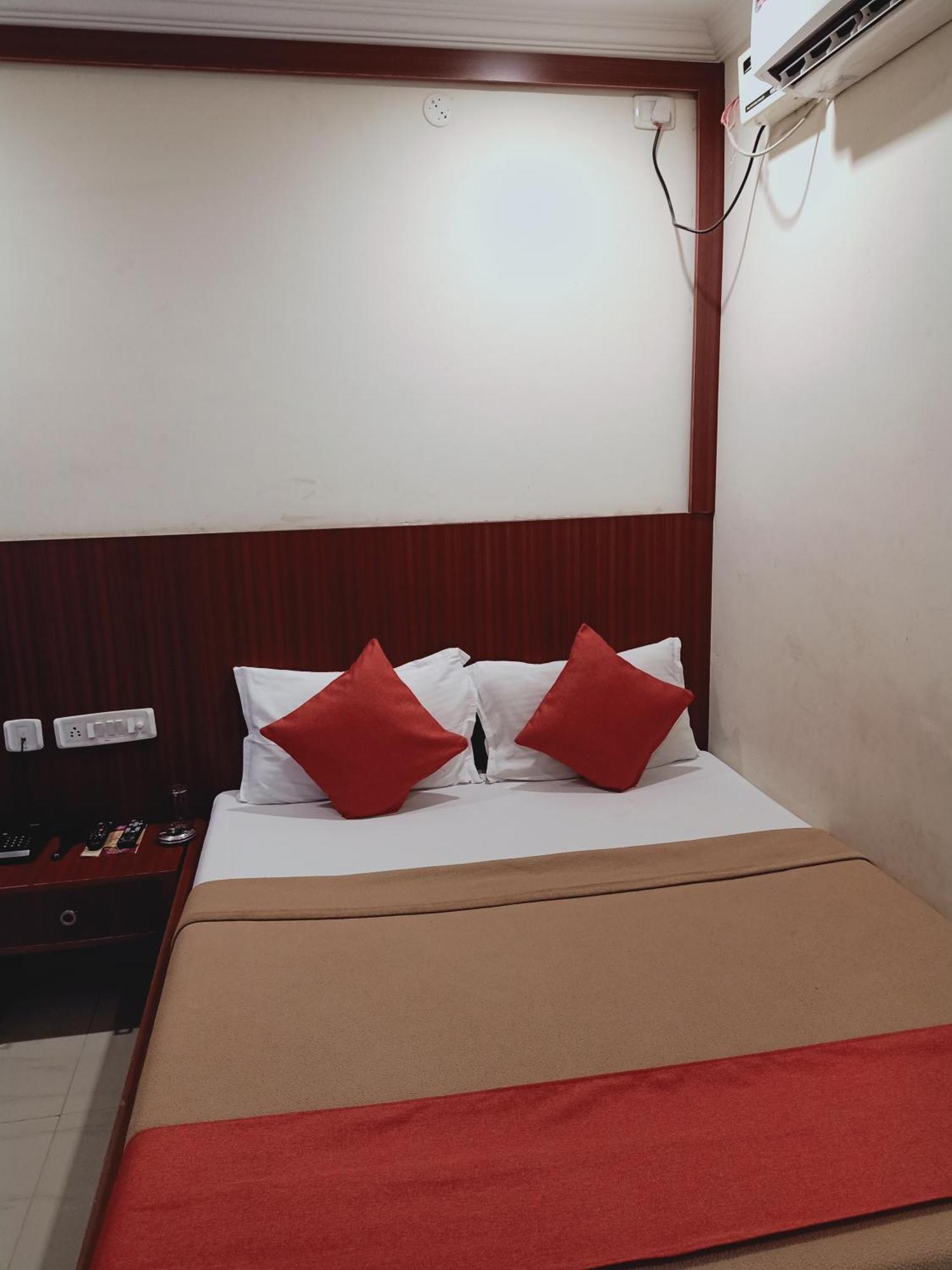 Hotel Neem Tree Hyderabad Airport Шамшабад Экстерьер фото