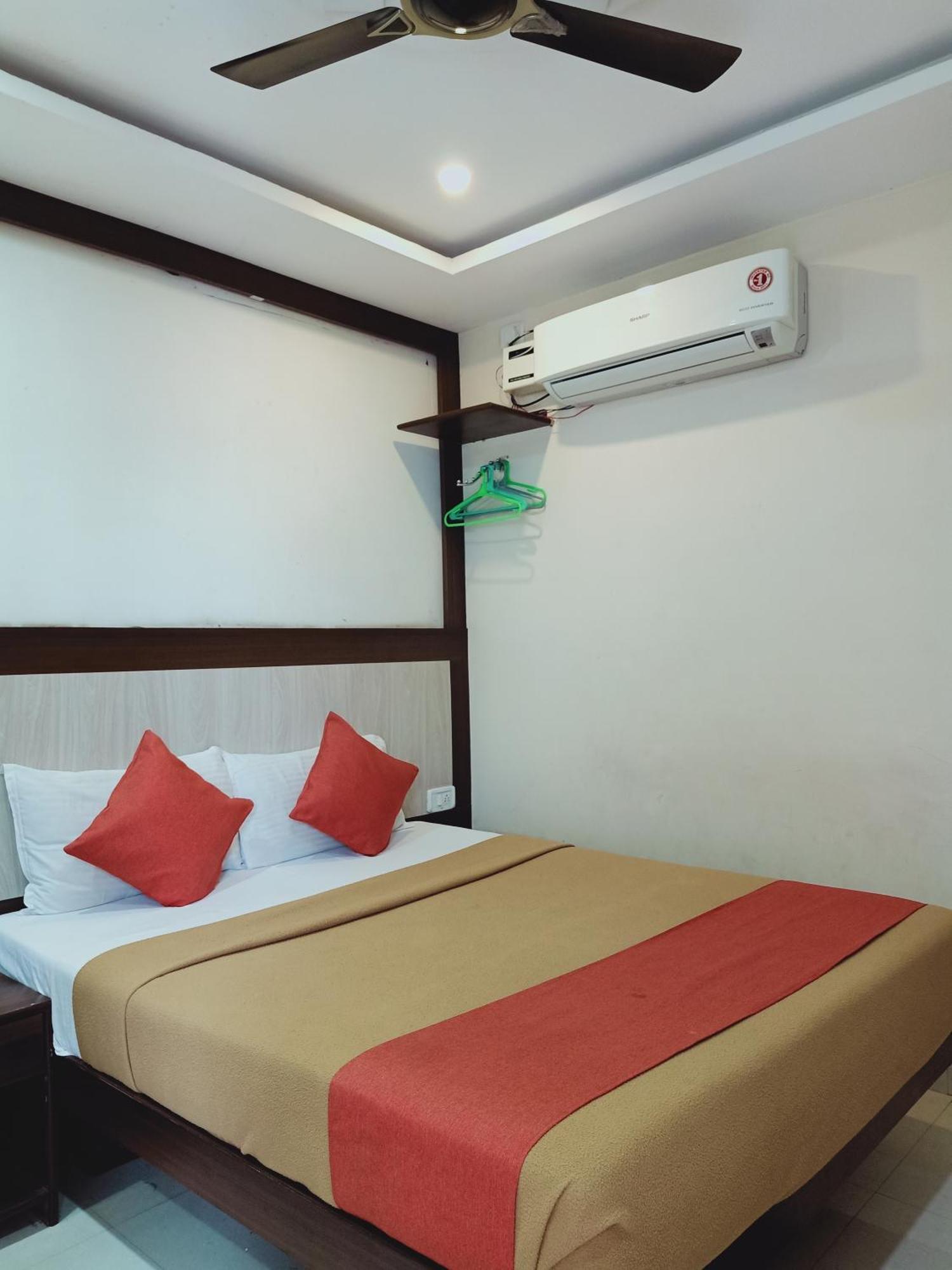 Hotel Neem Tree Hyderabad Airport Шамшабад Экстерьер фото