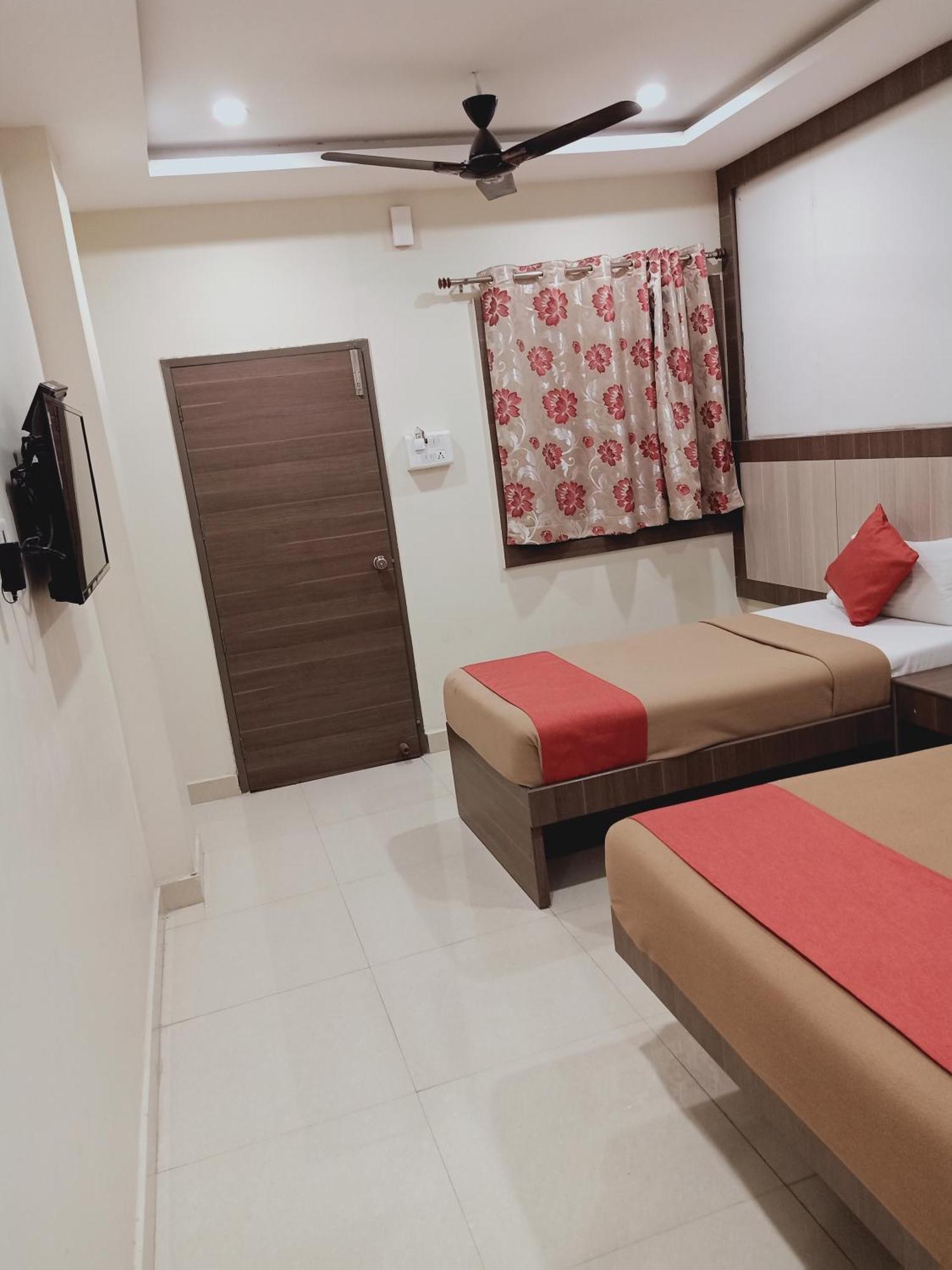 Hotel Neem Tree Hyderabad Airport Шамшабад Экстерьер фото