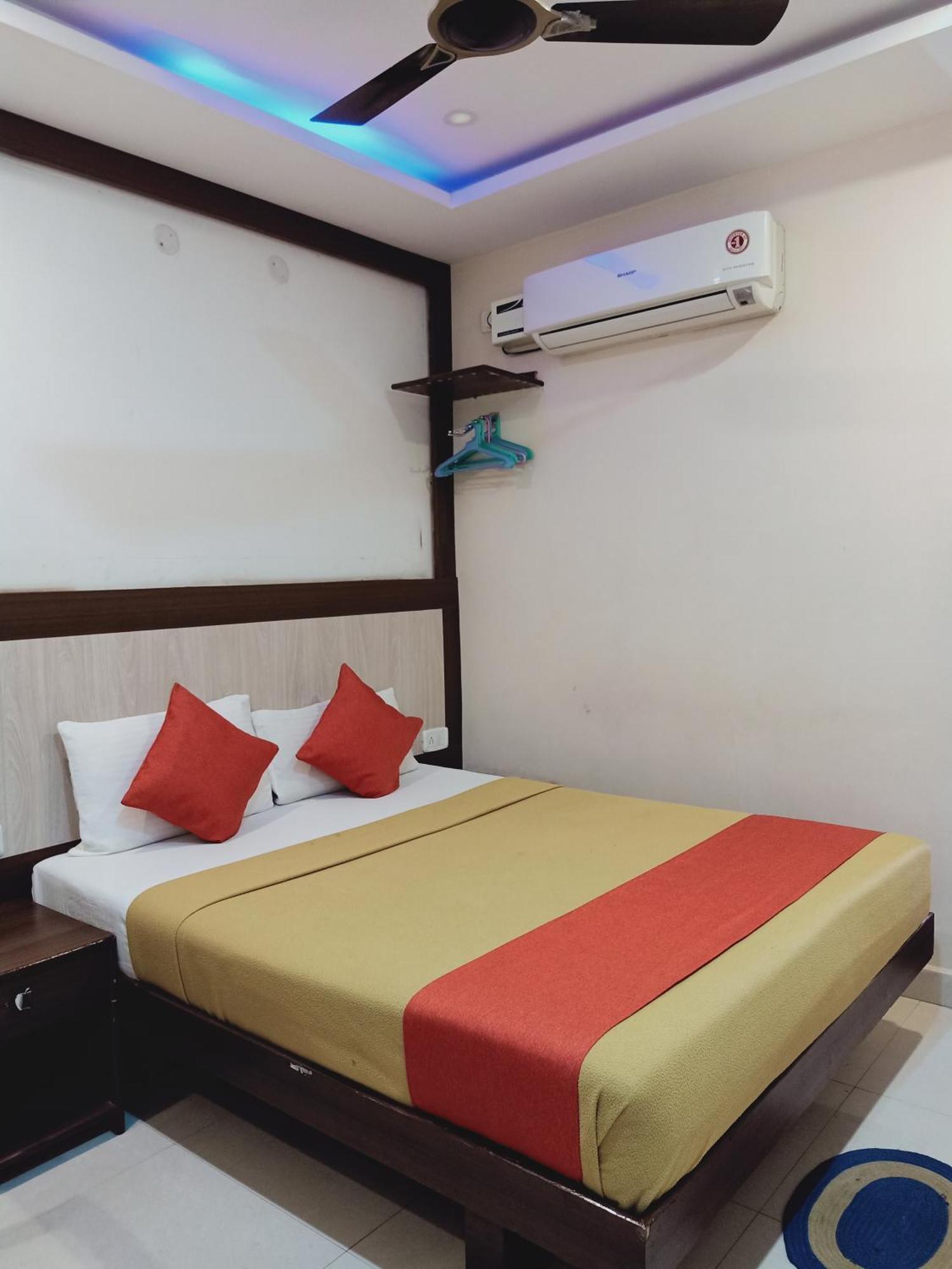 Hotel Neem Tree Hyderabad Airport Шамшабад Экстерьер фото